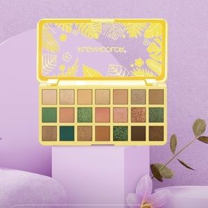 Eyeshadow palette makeup